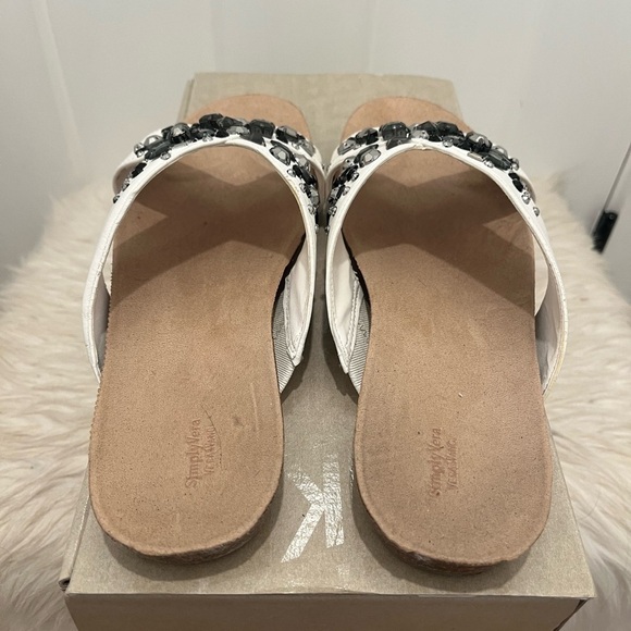 Women’s Crossband Flats Sandals Size 8 Jeweled Stones Embellished Slip On - Picture 4 of 7